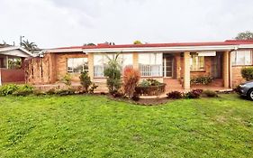 Sydney'S Na Guest House And Venue